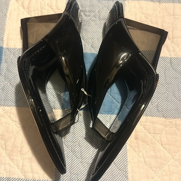 GOOD AMERICAN Cinder-f*king-rella Thong Wedges - Black Patent - Picture 6 of 9